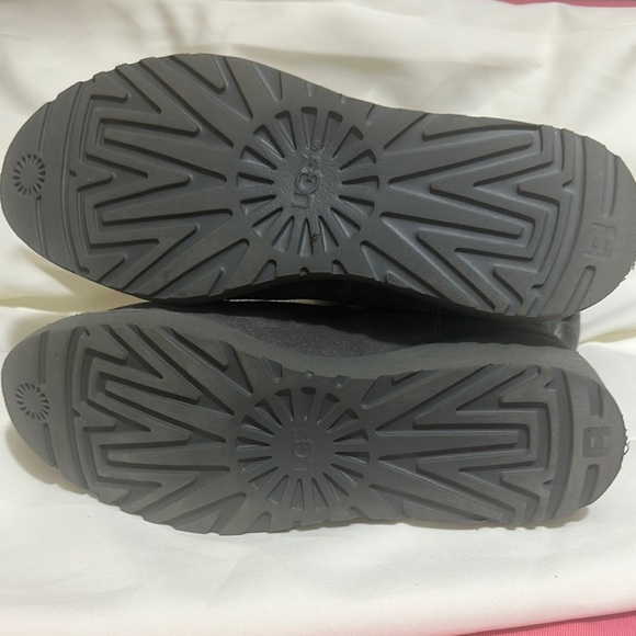 UGG Gray Winter Boots Slip-On Suede Comfort - Picture 7 of 8
